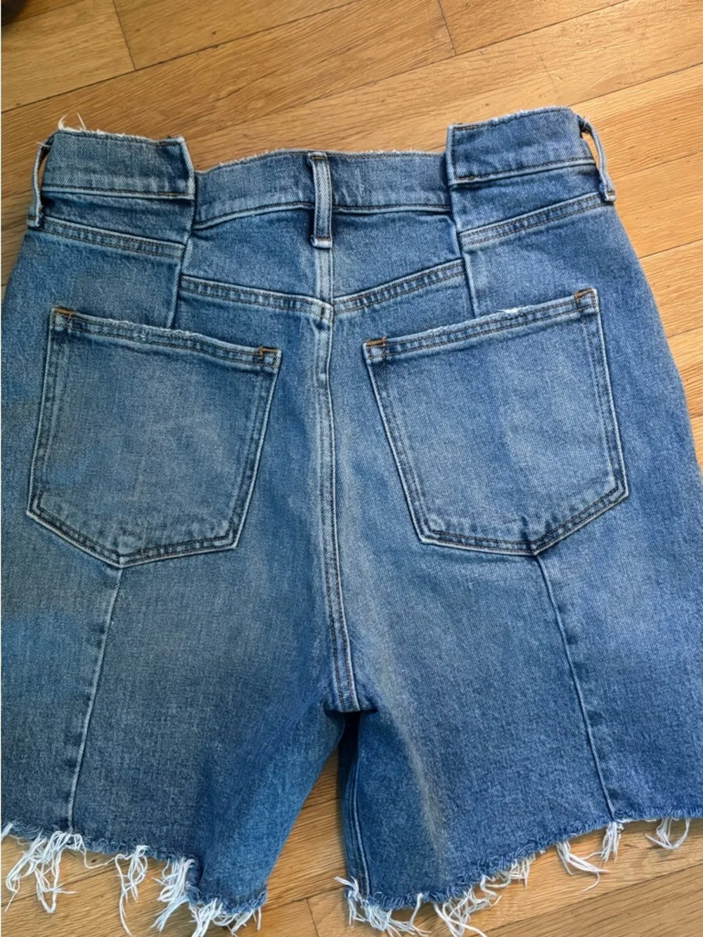 Abercrombie & Fitch “The 7” High Rise Dad Short” - Picture 3 of 4